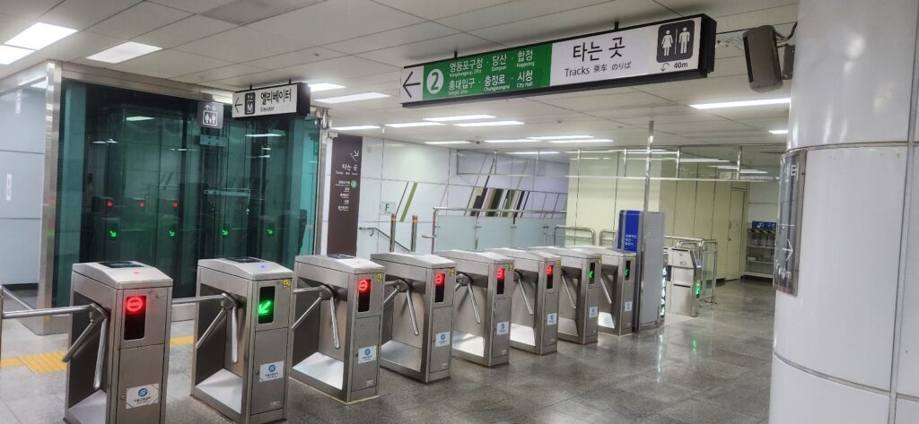 Subway in Seoul - Payment reader